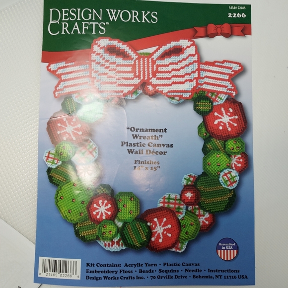 Design Works Ornament Wreath Wall Hanging Plastic Canvas Christmas Kit - Picture 3 of 8